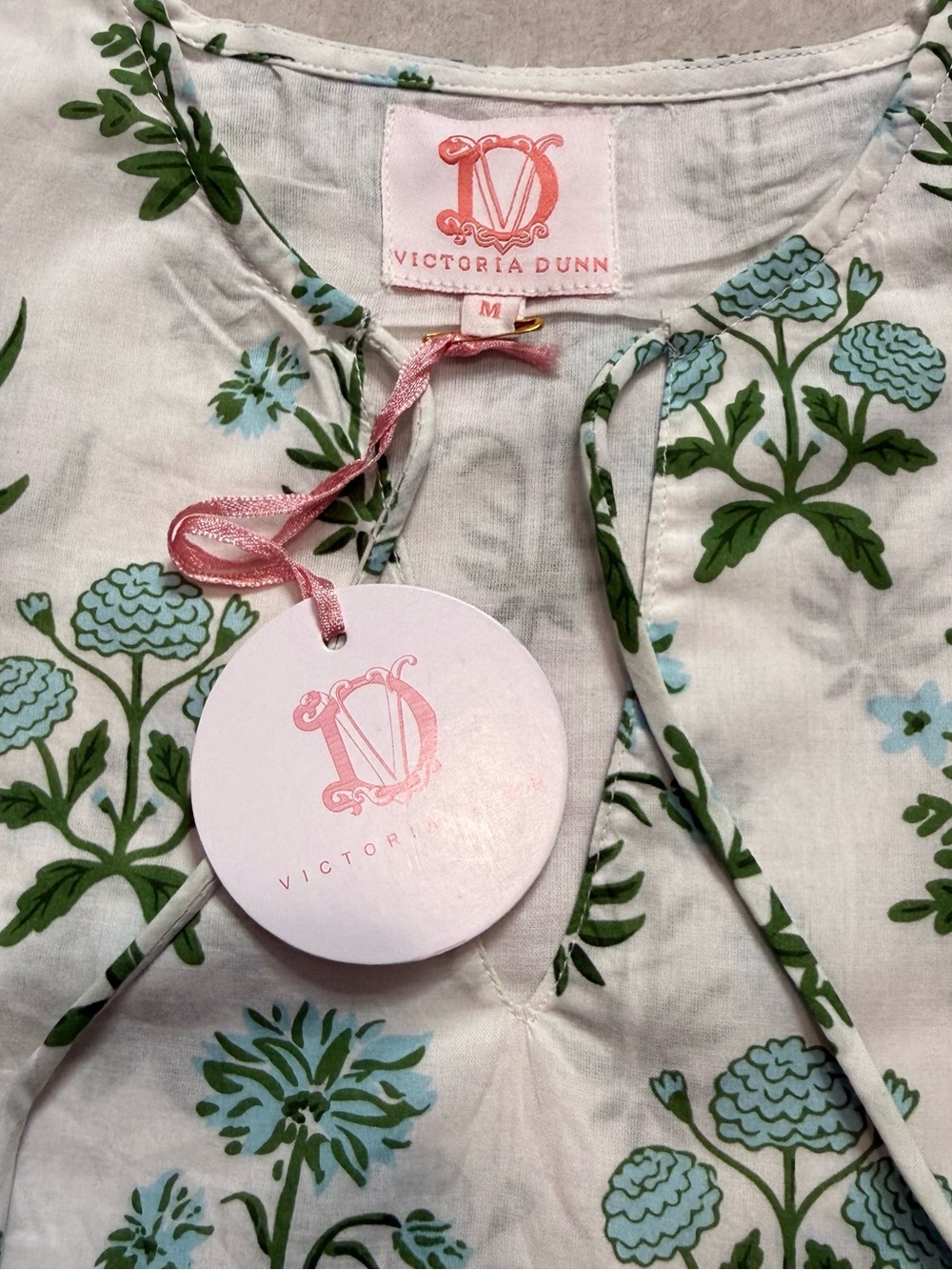 Victoria Dunn Catalina Blouse Wildflower Print Green & Blue Floral Medium NWT - Picture 2 of 6